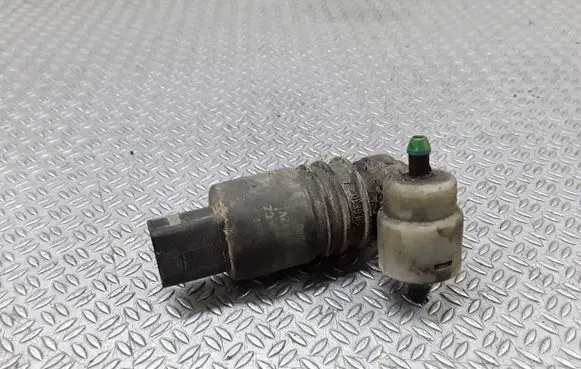 Volkswagen Touareg I Windscreen/windshield washer pump