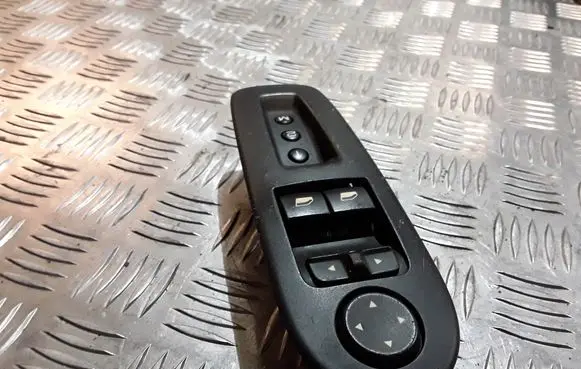 Peugeot 407 Electric window control switch 96588276XT