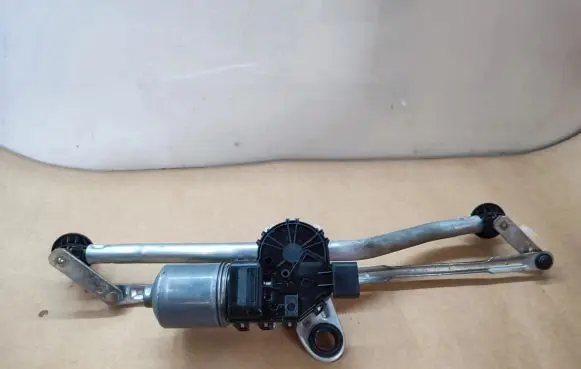 BMW X3 E83 Front wiper linkage and motor 7051670