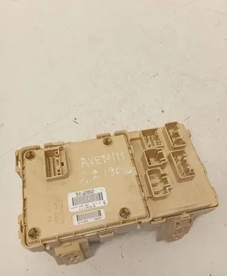 Toyota Avensis T250 Fuse module 82641CA010F 3360503533 05091908513001