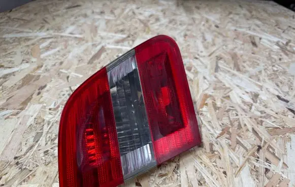 Tailgate rear/tail lights