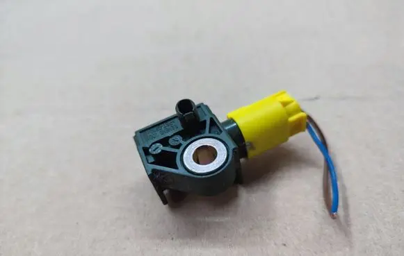 Mercedes-Benz CLS C218 X218 Airbag deployment crash/impact sensor A1729056000