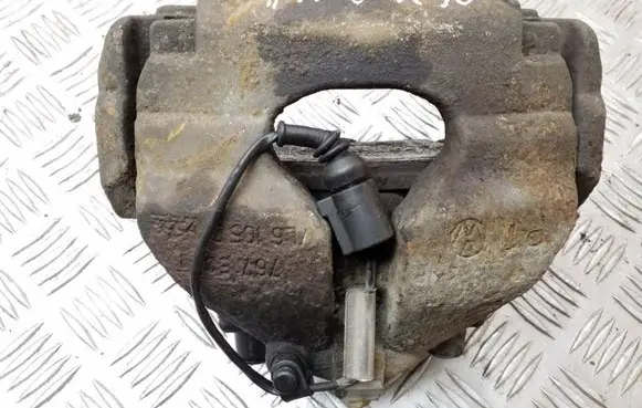 Volkswagen Touareg I Front brake caliper 7L6105D