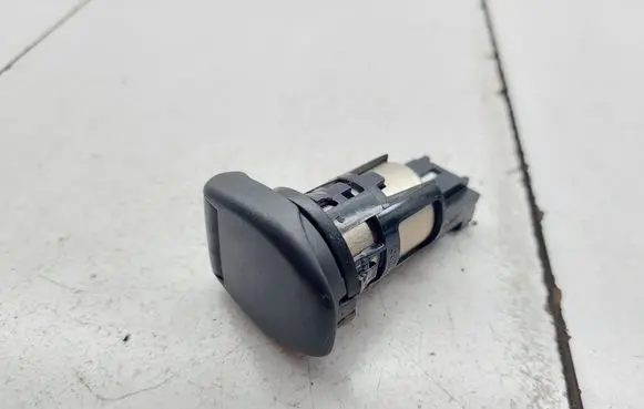 Nissan Navara D23 12 V Socket (front) 
