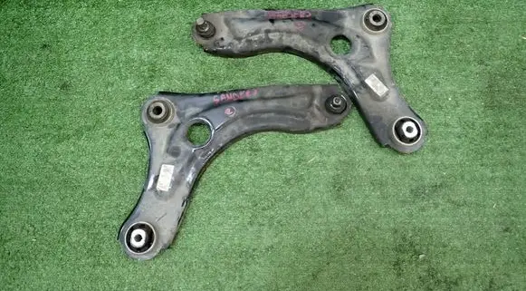 Dacia Sandero III Front lower control arm/wishbone 