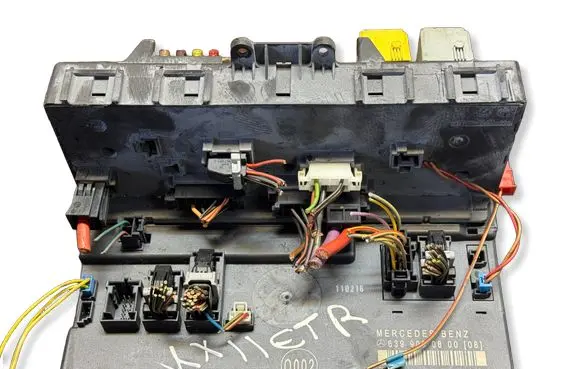 Mercedes-Benz Vito Viano W639 Comfort/convenience module 6399000800 ZGS001 404435