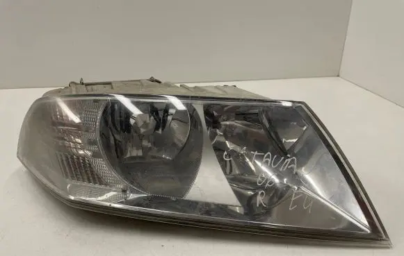 Skoda Octavia Mk2 (1Z) Headlight/headlamp