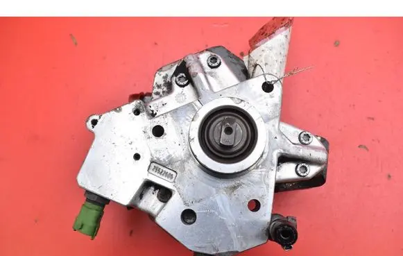 Volvo V70 Fuel injection high pressure pump 0445010111