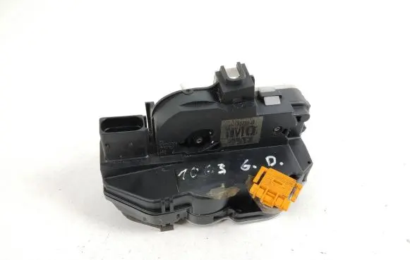 Chevrolet Trax Rear door lock 13579548