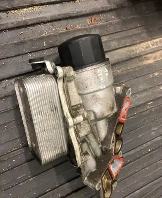 Mercedes-Benz S W221 Oil filter mounting bracket