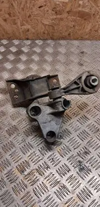 Nissan Note (E11) Engine mount bracket
