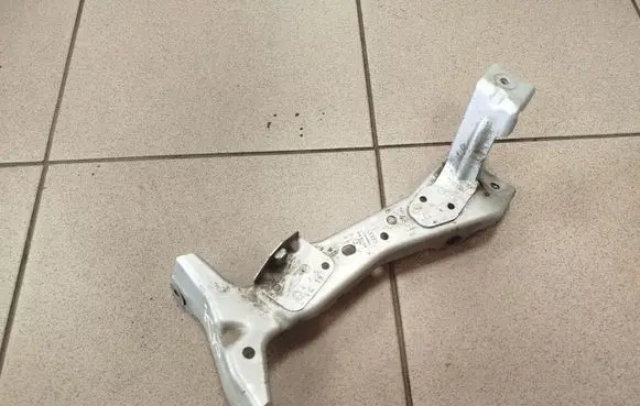 Audi A3 S3 8V Fender mounting bracket 8V0821135A