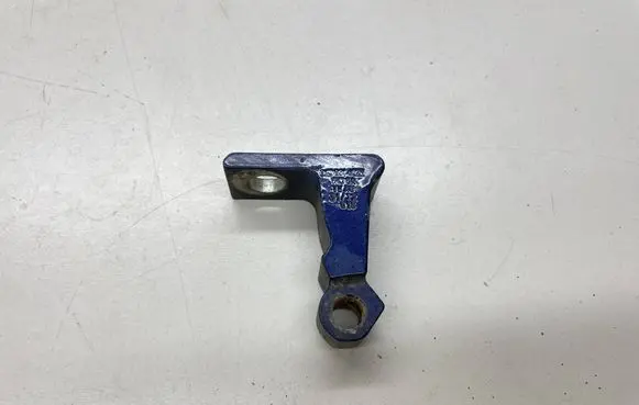 Volkswagen Jetta VI Front door upper hinge 8K0831402