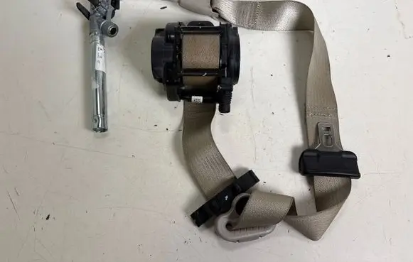 Chrysler Pacifica Front seatbelt 630009400C