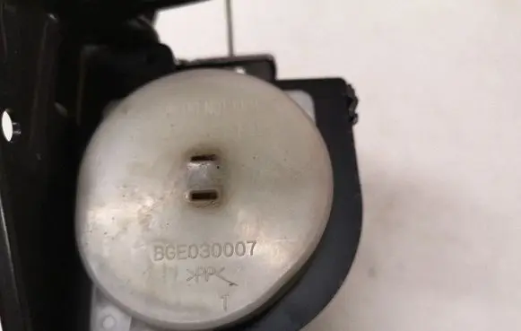 Mazda 5 Middle seatbelt (rear) BGE120187
