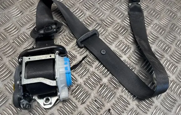 Mercedes-Benz A W176 Front seatbelt 3063559 307494499228 KR1WK3417H