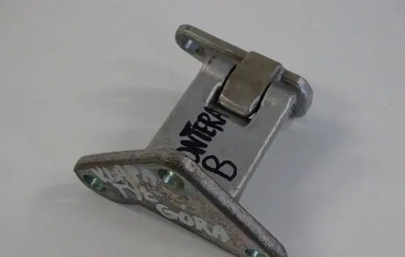 Opel Frontera B Tailgate hinge OPEL_FRONTERA_B_ZAWIAS_KLAPY_TYŁ_GÓRA_5D