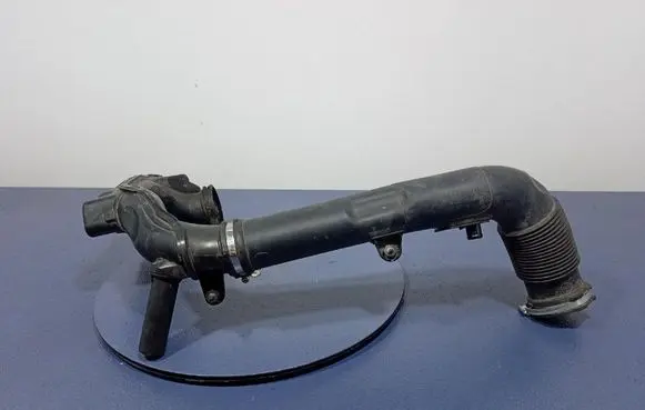 Volvo V40 Air intake hose/pipe 31370135