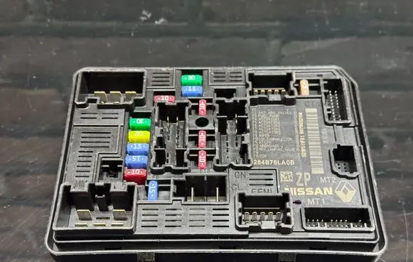 Nissan Juke II F16 Fuse module 284B76LA0B