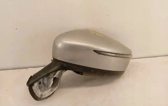 Nissan Note (E12) Front door electric wing mirror