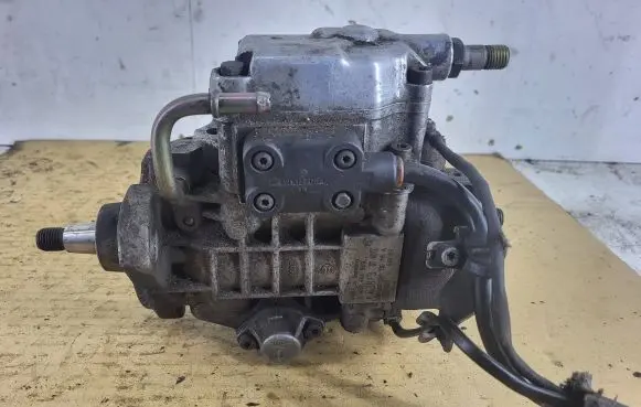 Audi A6 S6 C5 4B Fuel injection high pressure pump 028130115A 0460404969 6383B674017
