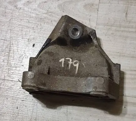 Jeep Grand Cherokee Engine mounting bracket 68275988AA