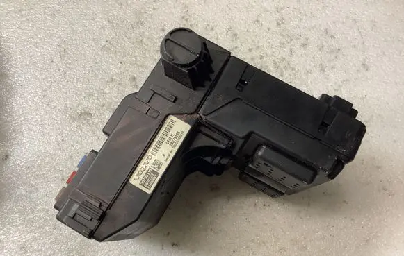 Volvo XC90 Fuse module 30795115 06W223 28073265