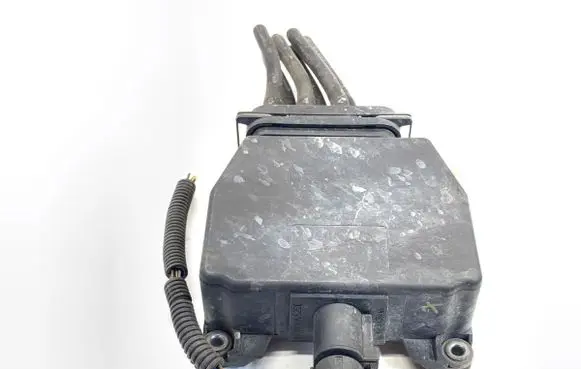 Volkswagen Touran I Heat shield in engine bay 