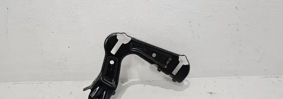 Skoda Octavia Mk2 (1Z) Headlight/headlamp mounting bracket 1Z0805071A