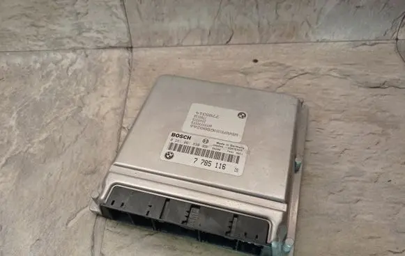 BMW 5 E39 Engine control unit/module 7785116 0281001830