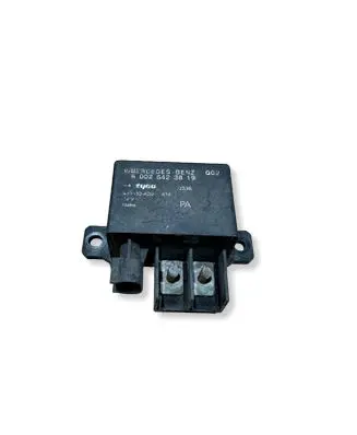 Mercedes-Benz E W211 Charging relay A0025423819
