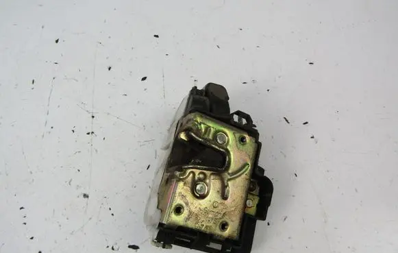 Volkswagen Golf III Front door lock 