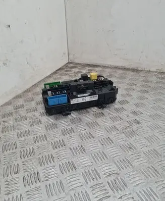 Opel Astra H Fuse module 13220831