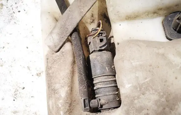 Mercedes-Benz C W203 Windscreen/windshield washer pump e13021168
