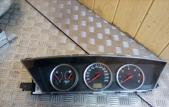 Nissan Primera Speedometer (instrument cluster) AU821
