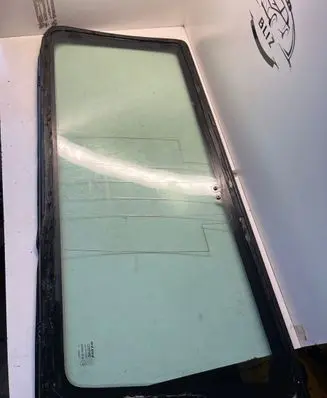Volvo V70 Rear side window 8662806 998453015 A567057390