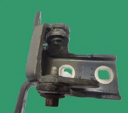 Opel Insignia A Rear door lower hinge A046574 2510
