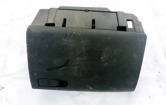 Glove box
