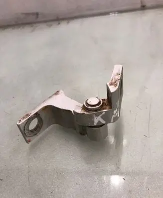 Skoda Karoq Front door lower hinge 8x0831403