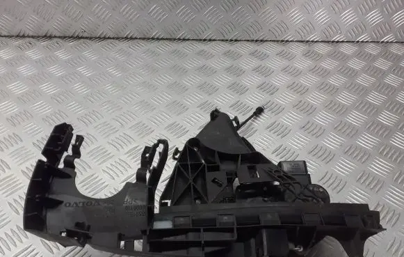 Volvo S40 Front door lock 30699110