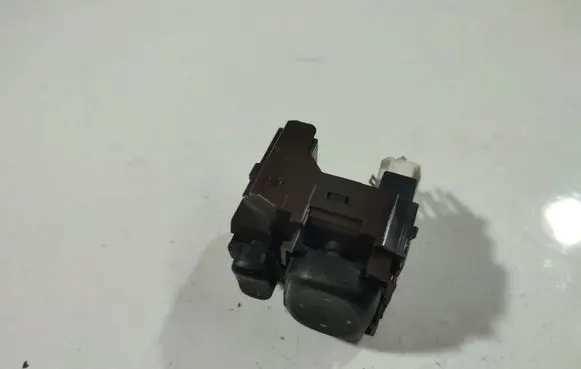 Wing mirror switch