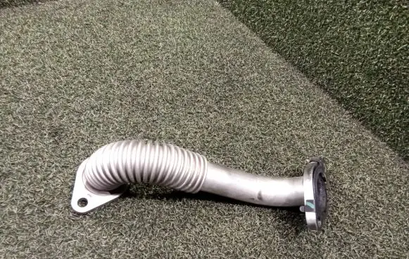 Renault Trafic III (X82) Engine coolant pipe/hose