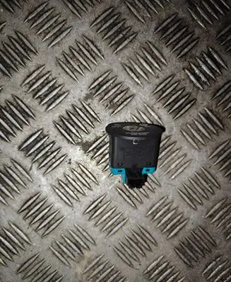 Passenger airbag on/off switch