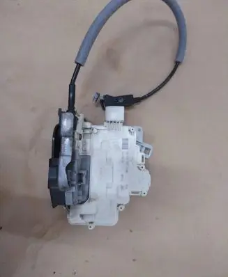 Porsche Cayenne (92A) Front door lock 8J2837015A