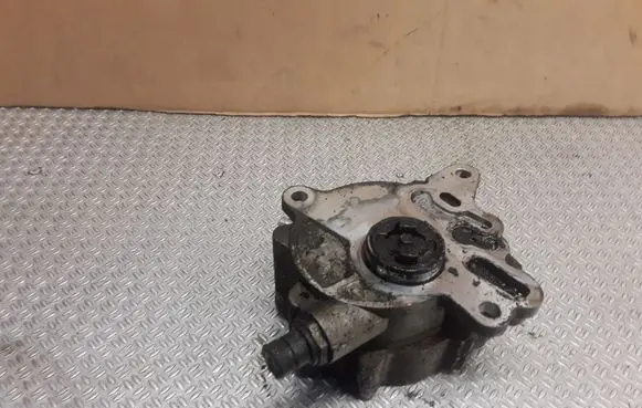 Volkswagen PASSAT B6 Vacuum pump 03G145209