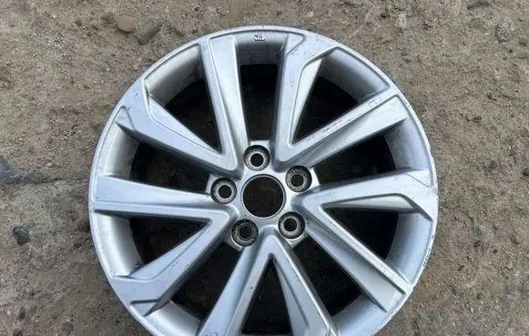 Toyota Avensis T270 R17 alloy rim 