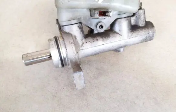 Subaru Legacy Master brake cylinder