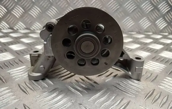 Volkswagen PASSAT B7 Oil pump 03L115105B 03L115263