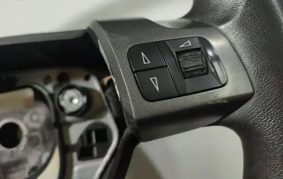 Opel Astra H Steering wheel buttons/switches 305260285057