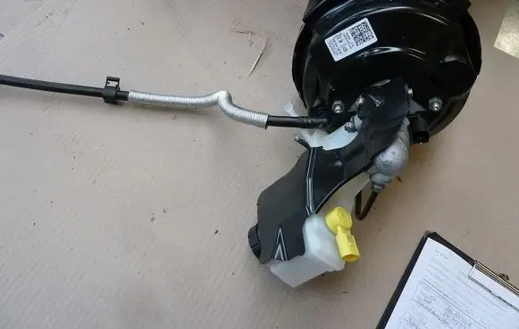 Volkswagen Golf VI Master brake cylinder 5Q2614105BTT